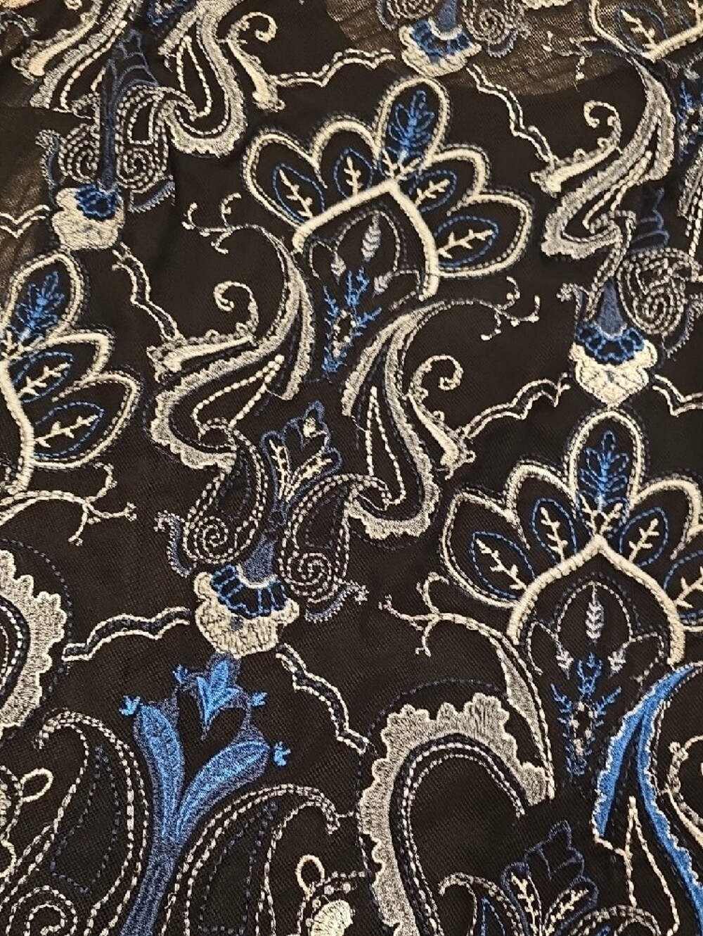 White House Black Market Embroidered Black & Blue Sleeveless Top Sz Medium - Picture 4 of 4